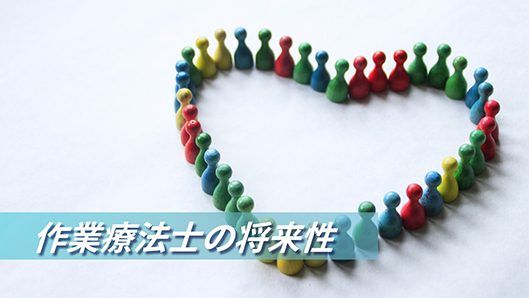 ハートの形に並べられた人型の模型