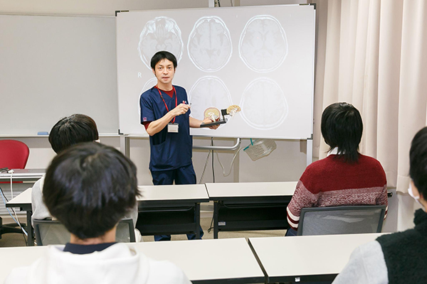 言語聴覚士を目指すための和泉大学での授業の様子