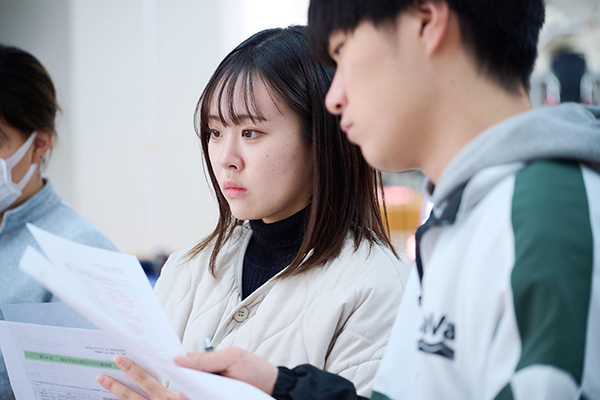 理学療法士を目指す和泉大学の学生の姿