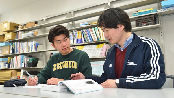 理学療法士国家試験の勉強をしている学生のイメージ