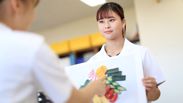 作業療法士を目指す学生が実習をしている様子