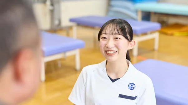 笑顔の理学療法士